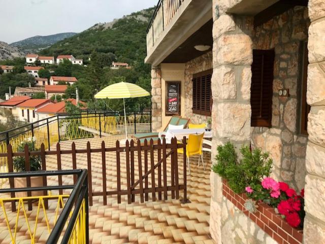 Apartments Stokic Доня Клада Екстериор снимка