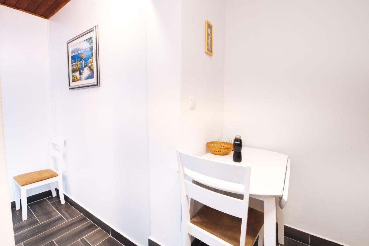 Apartments Stokic Доня Клада Екстериор снимка